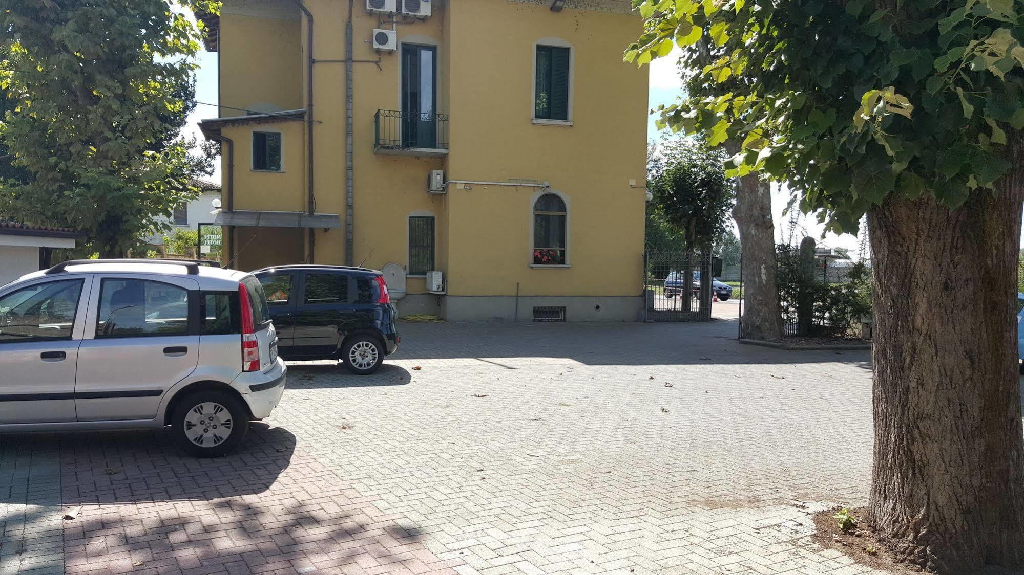 Hotel La Pendola Ozzero Экстерьер фото